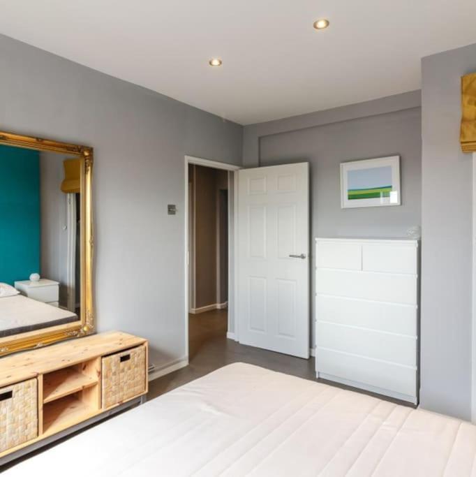 Top Floor 1 Bedroom Apartment With Views Over Londres Exterior foto